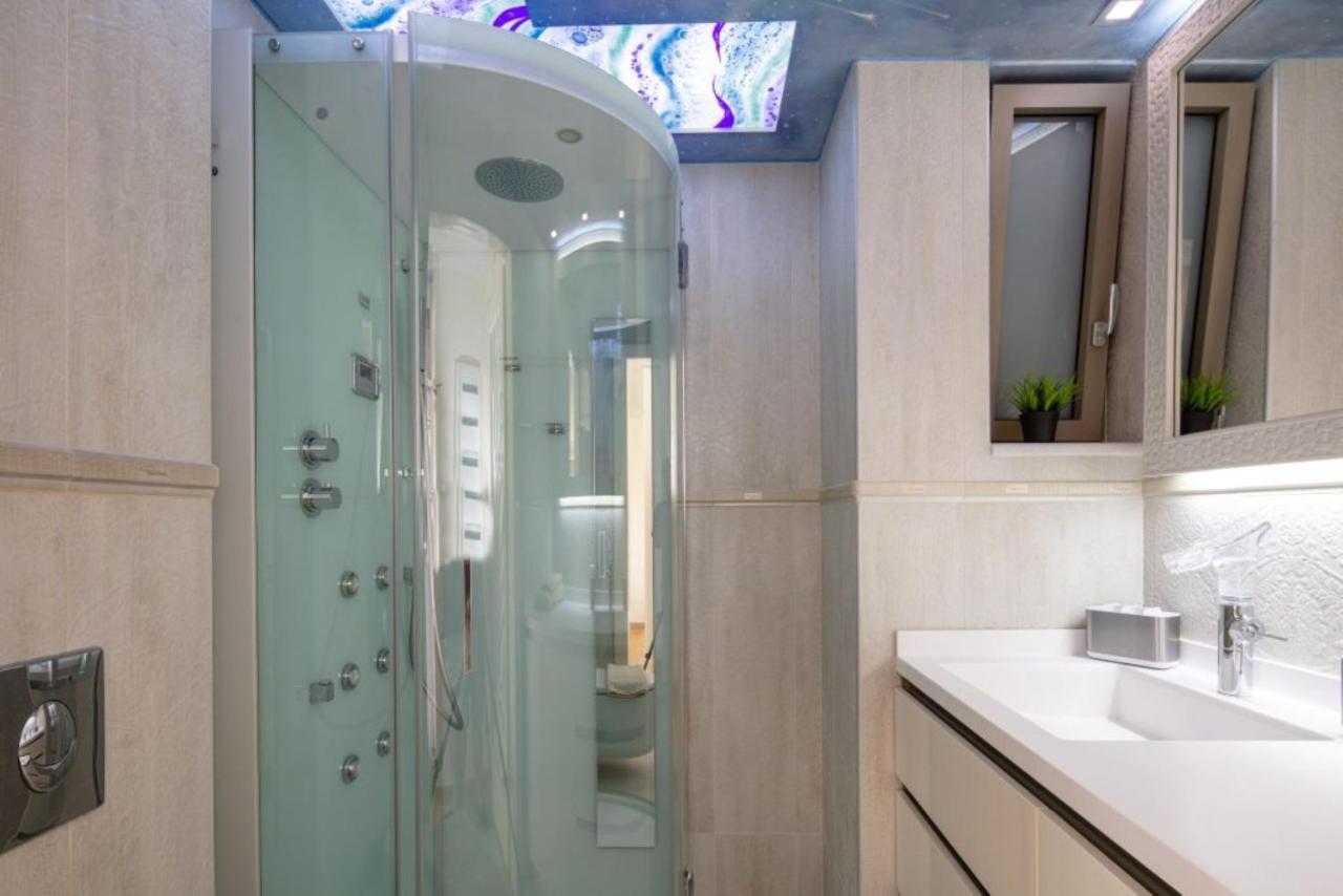De President Suite, Demani President Apartmán
