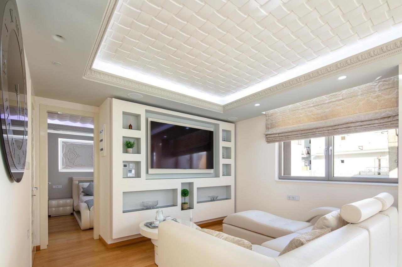 De President Suite, Demani President